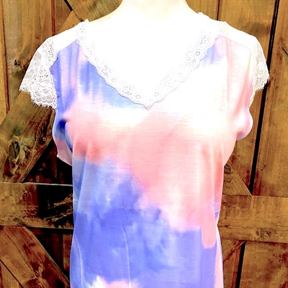 Purple and Pink Tie Dye Lace Trim Top NWT - Picture 3 of 4